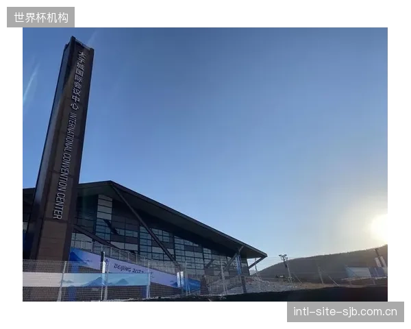 张家口崇礼冰雪小镇以“雪场+培训”双核资产，验证四季化运营盈利模型